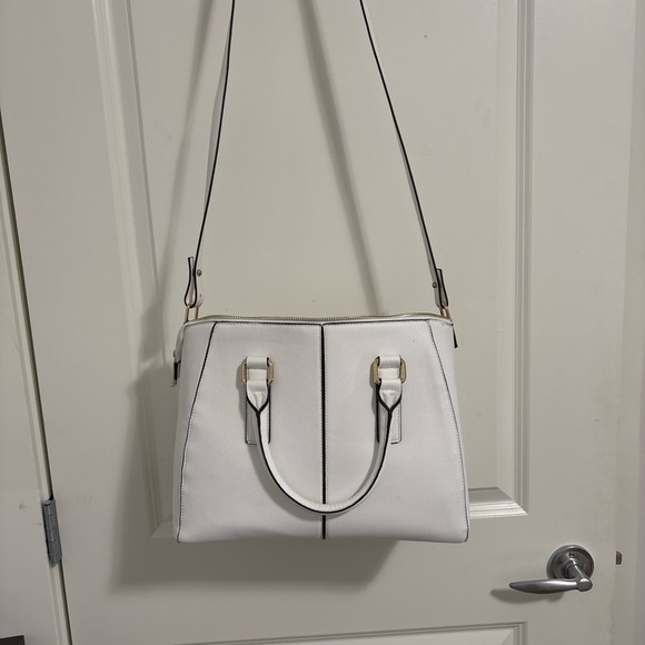 Vintage Classic Aldo white Women's Handbag with removable Crossbody strap - Picture 4 of 12